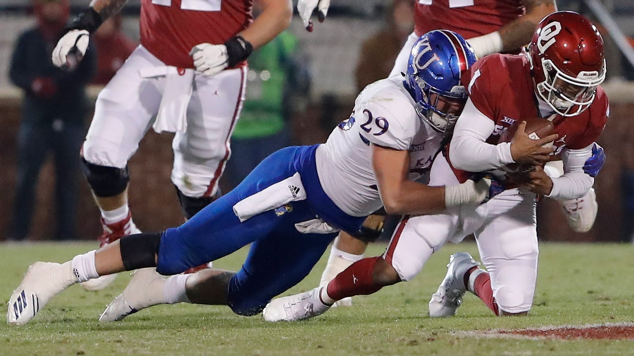 Jayhawks drop third straight game, fall 55-40 at No. 6 Oklahoma